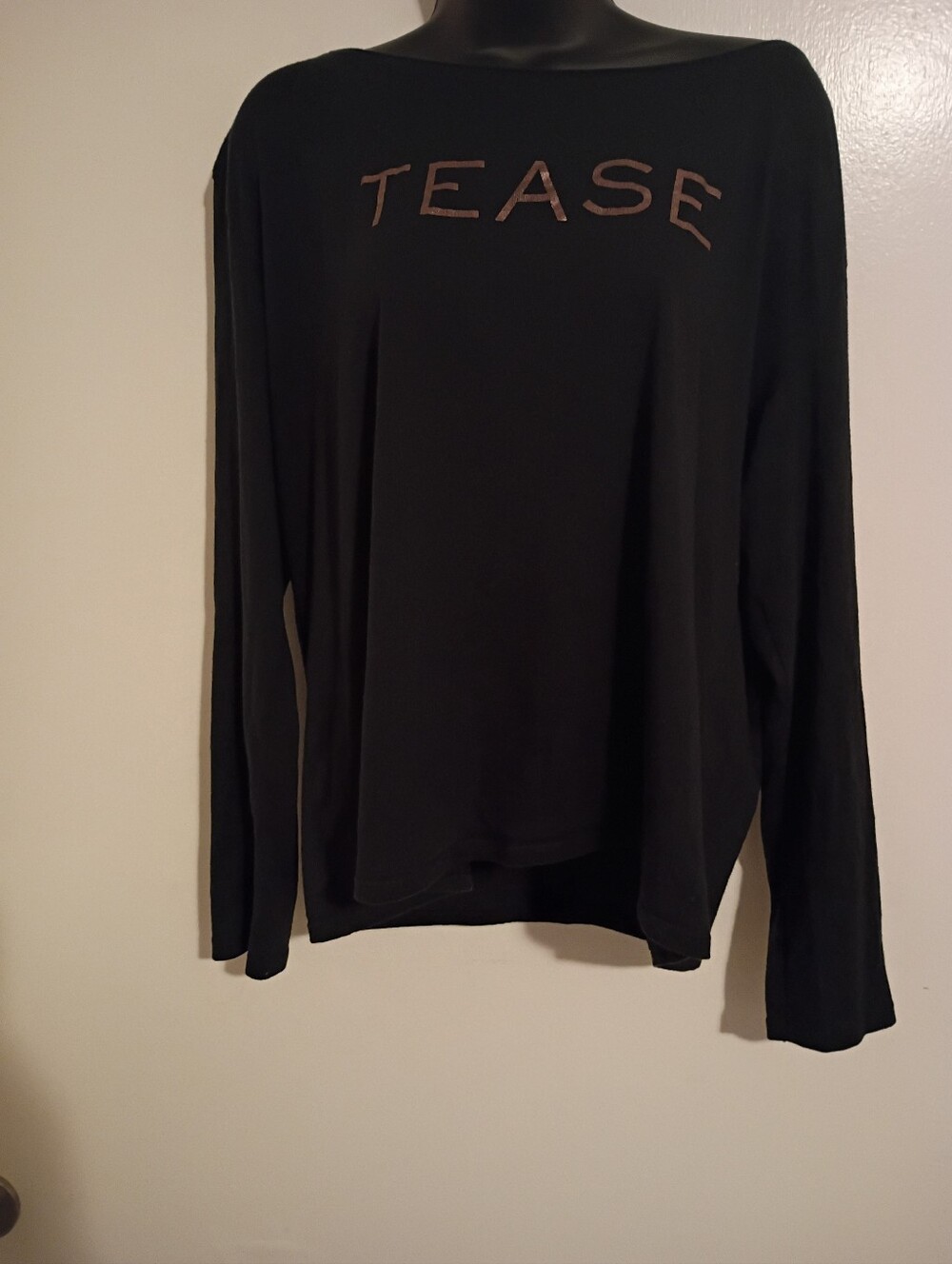 Women’s Black Long-Sleeve Graphic Top